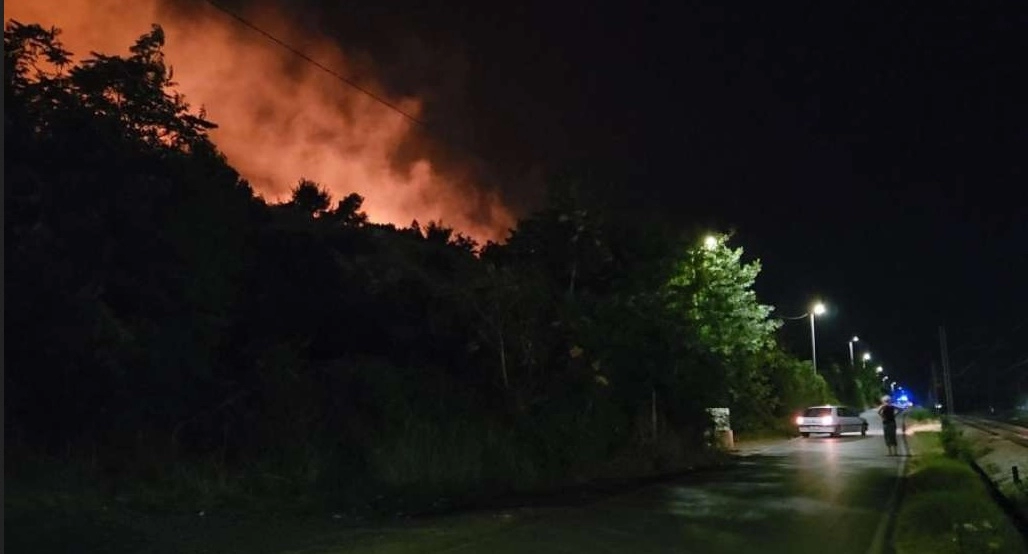 Vatromet izazvao veliki požar na brdu u Podgorici, uhićeni osumnjičeni
